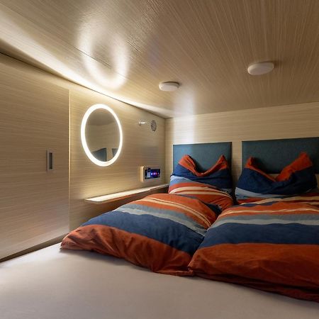Mue Cubes - Capsule Hotel Basel Luaran gambar
