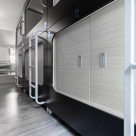 Mue Cubes - Capsule Hotel Basel Luaran gambar