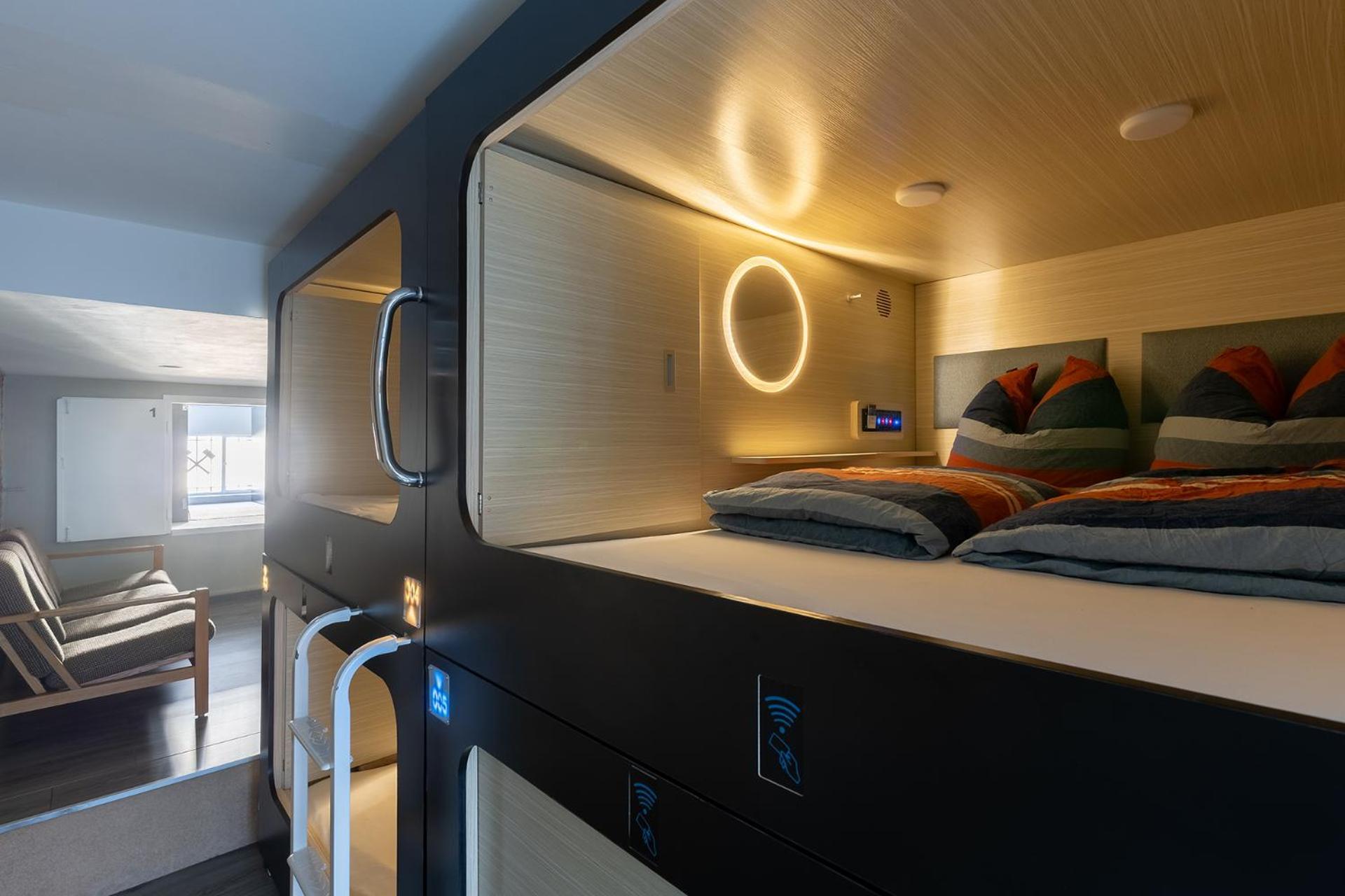 Mue Cubes - Capsule Hotel Basel Luaran gambar