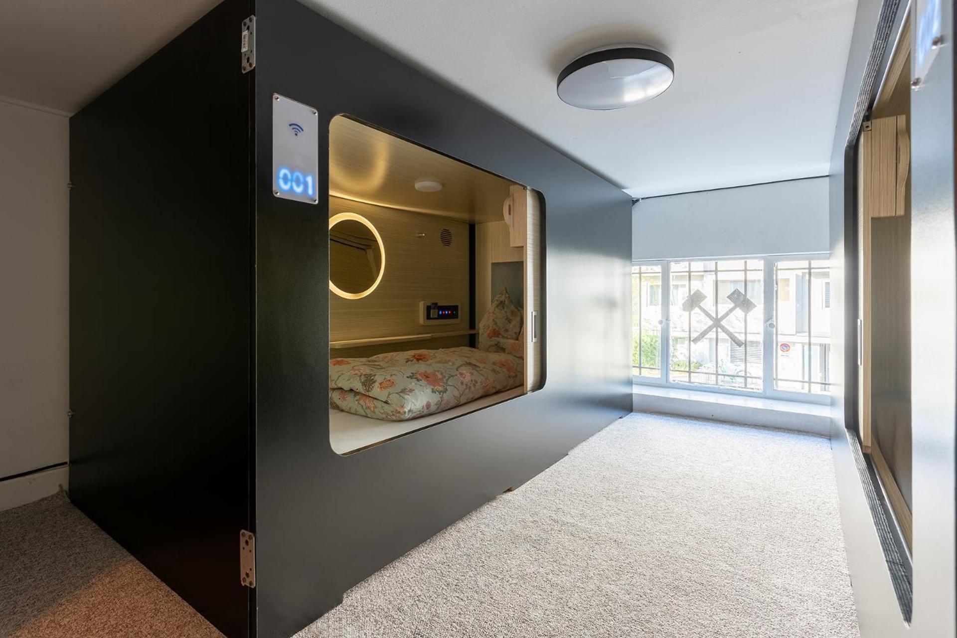 Mue Cubes - Capsule Hotel Basel Luaran gambar