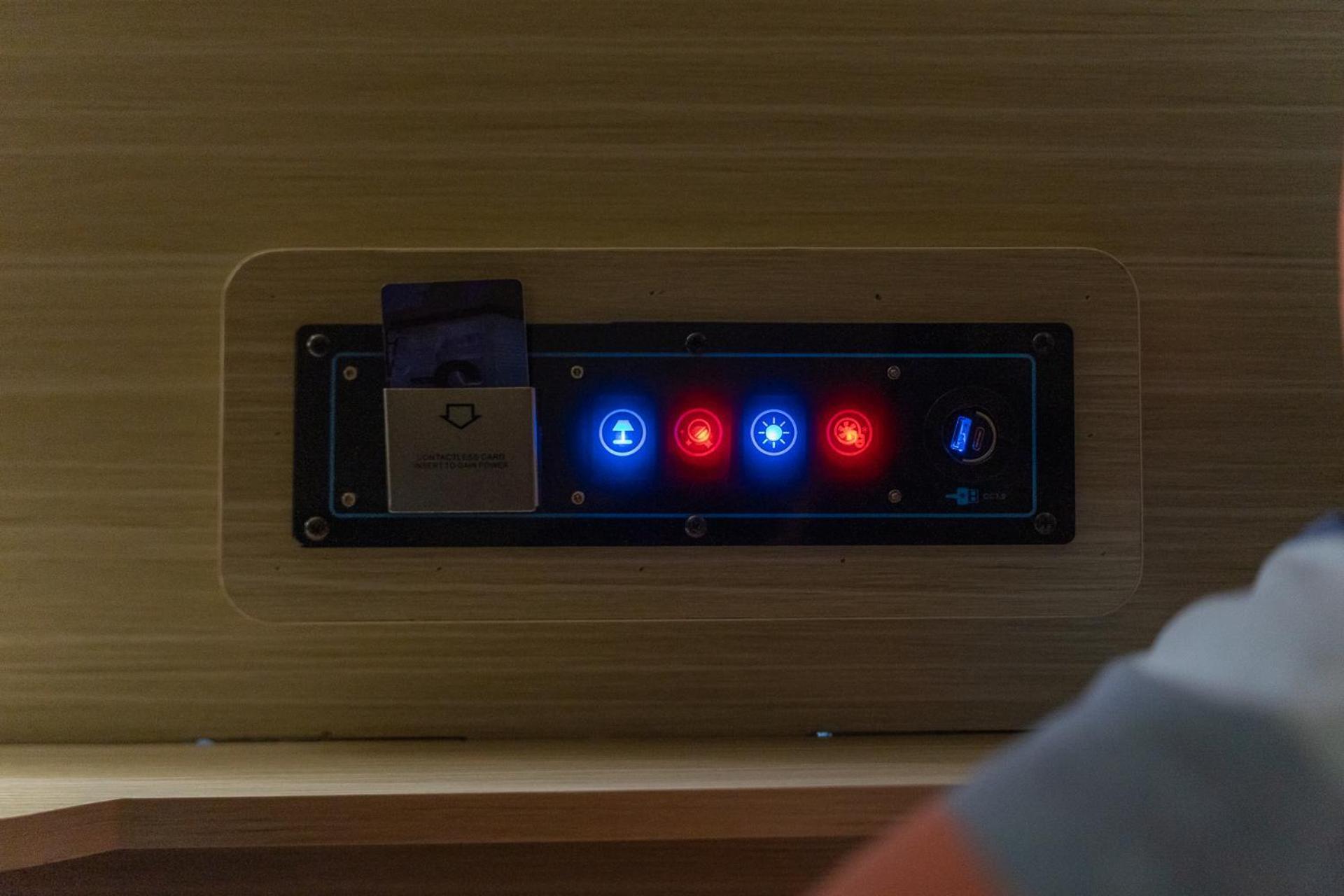 Mue Cubes - Capsule Hotel Basel Luaran gambar