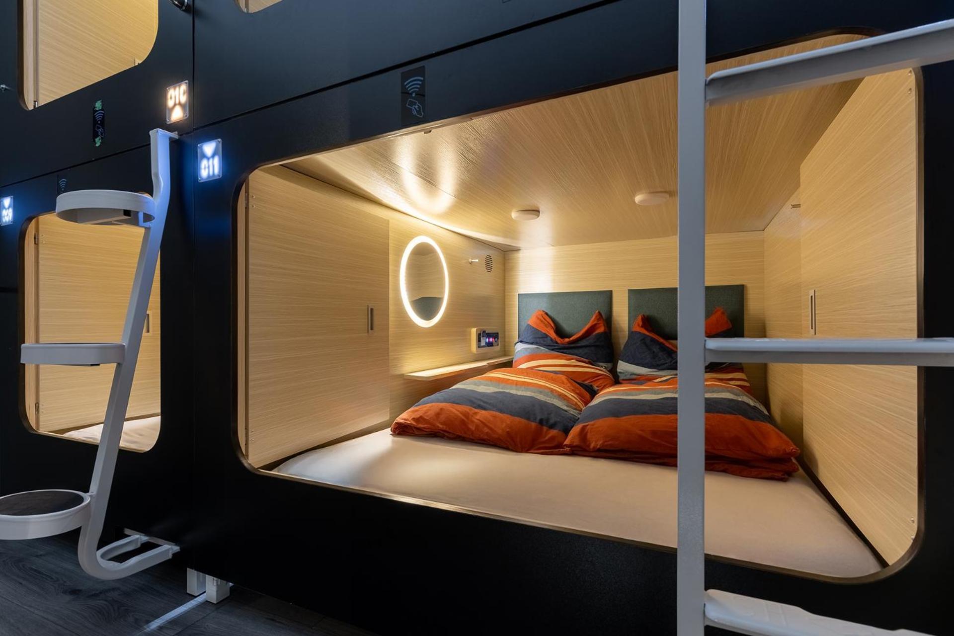 Mue Cubes - Capsule Hotel Basel Luaran gambar