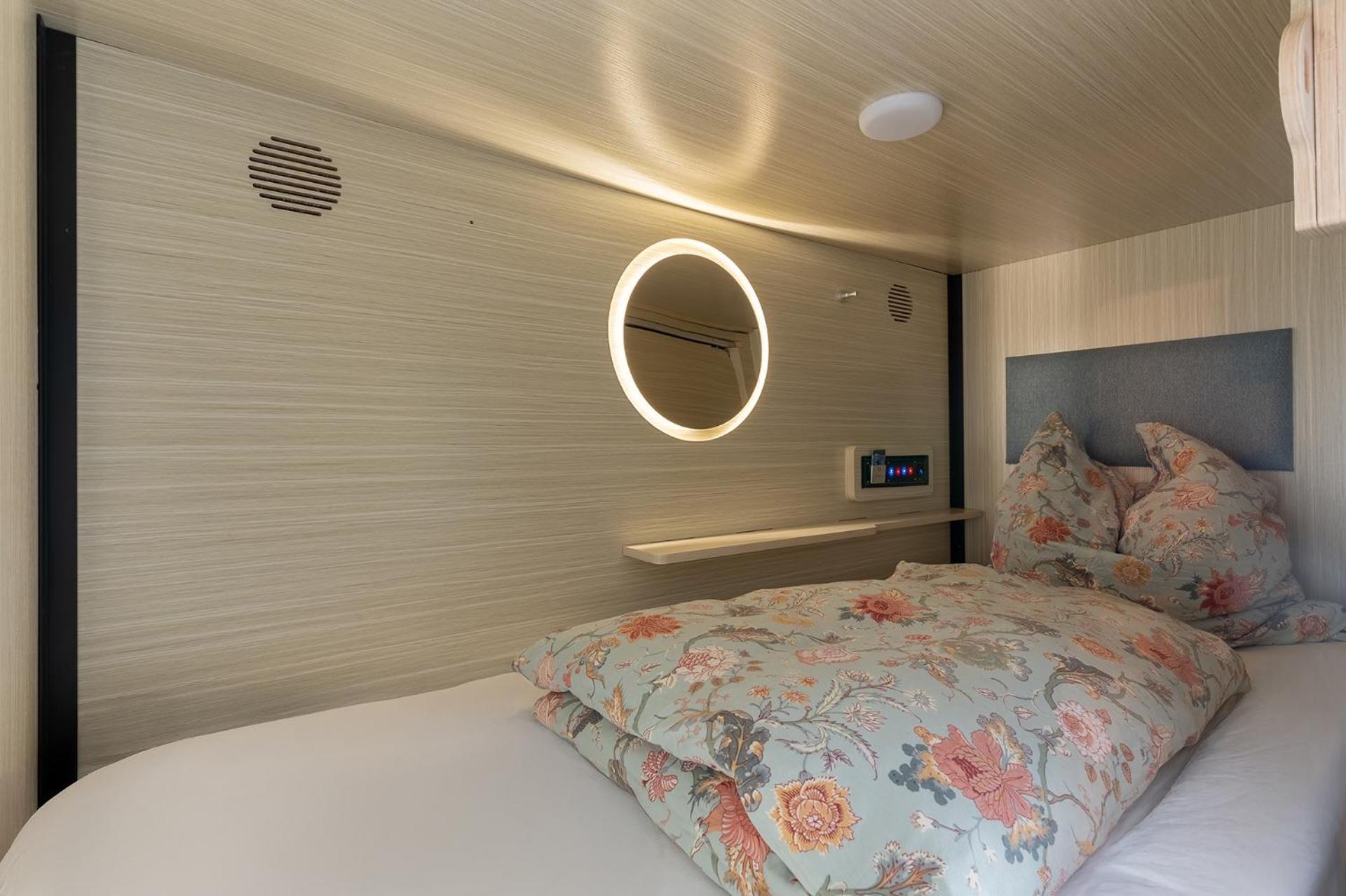 Mue Cubes - Capsule Hotel Basel Luaran gambar