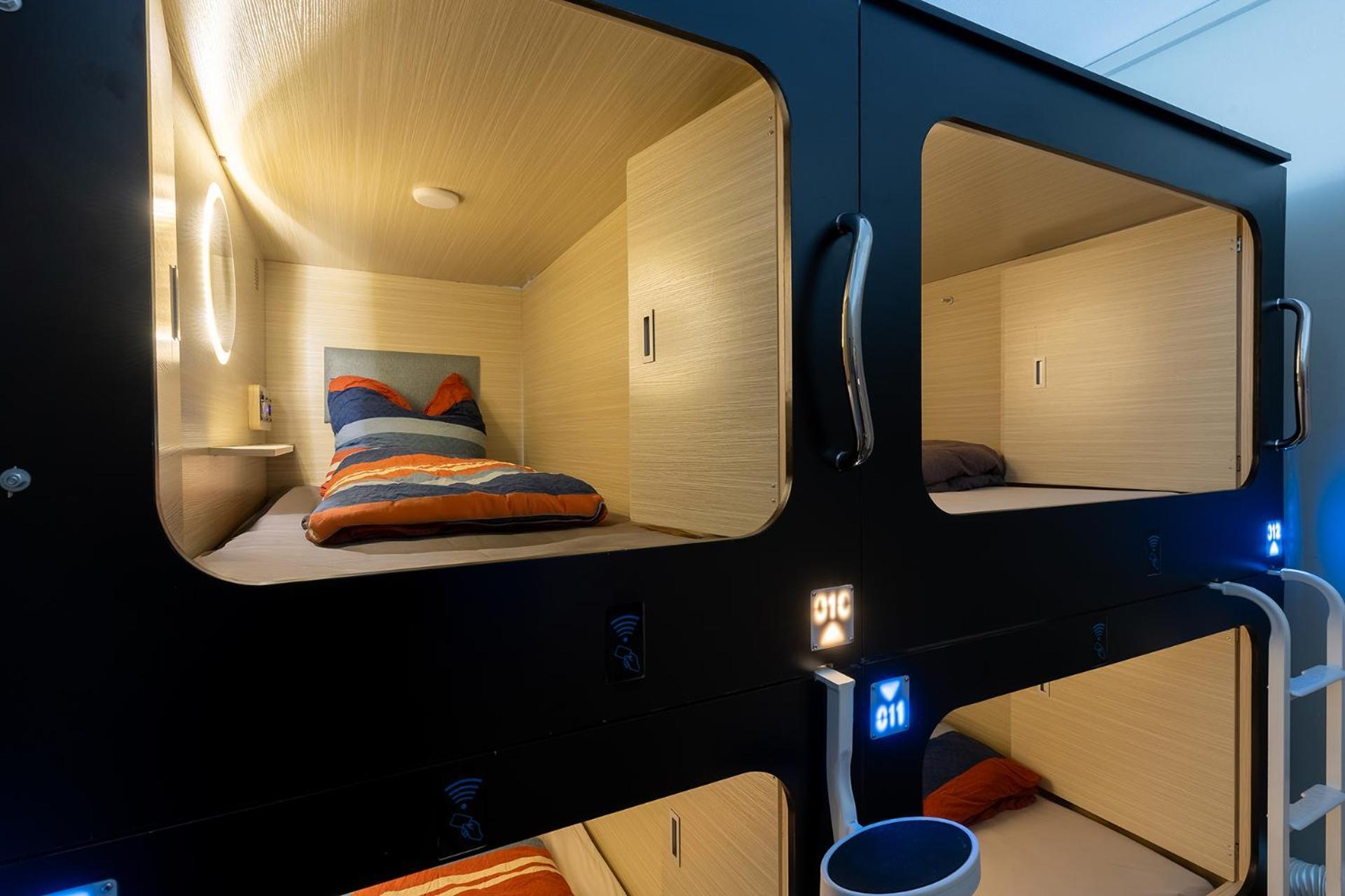 Mue Cubes - Capsule Hotel Basel Luaran gambar