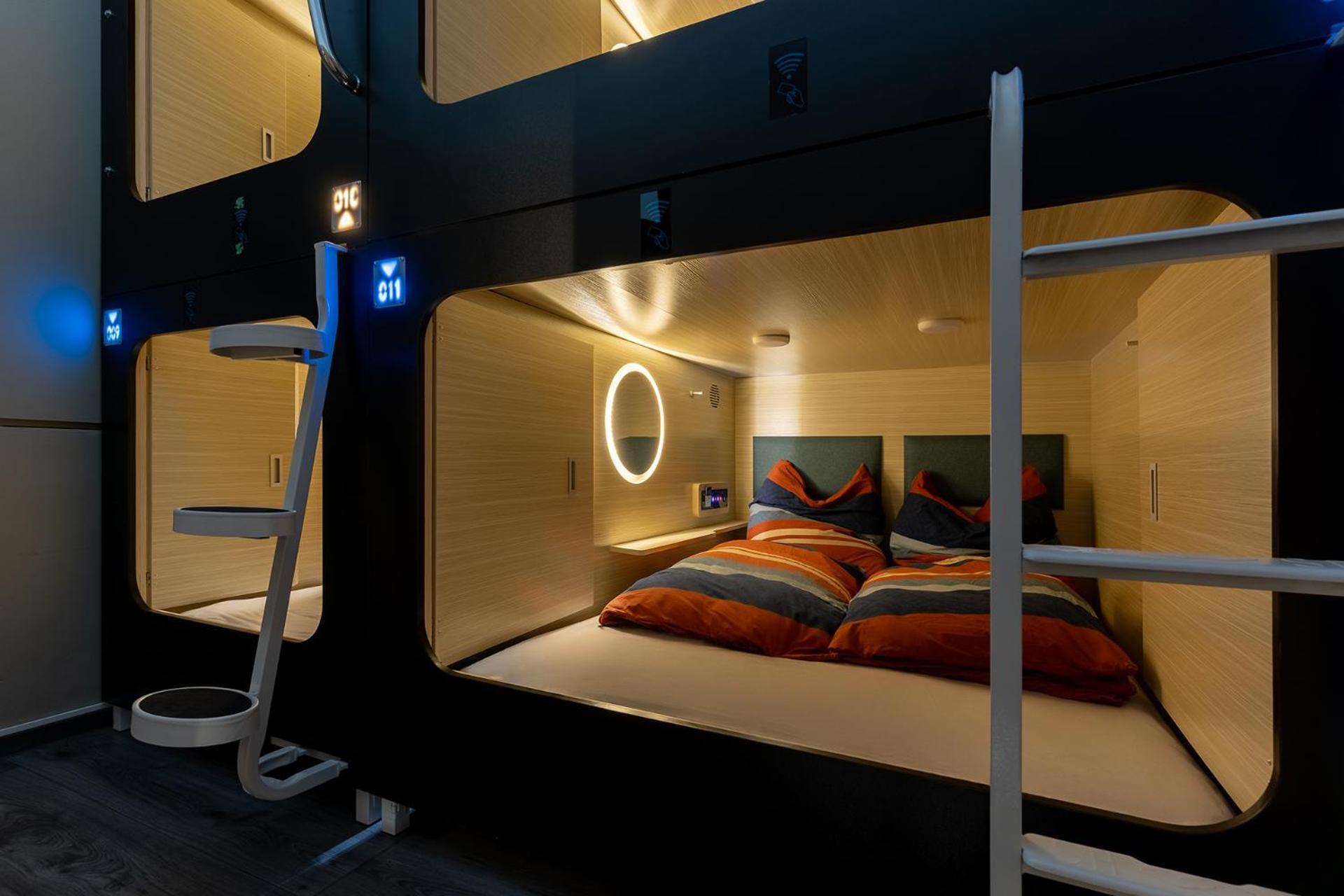 Mue Cubes - Capsule Hotel Basel Luaran gambar