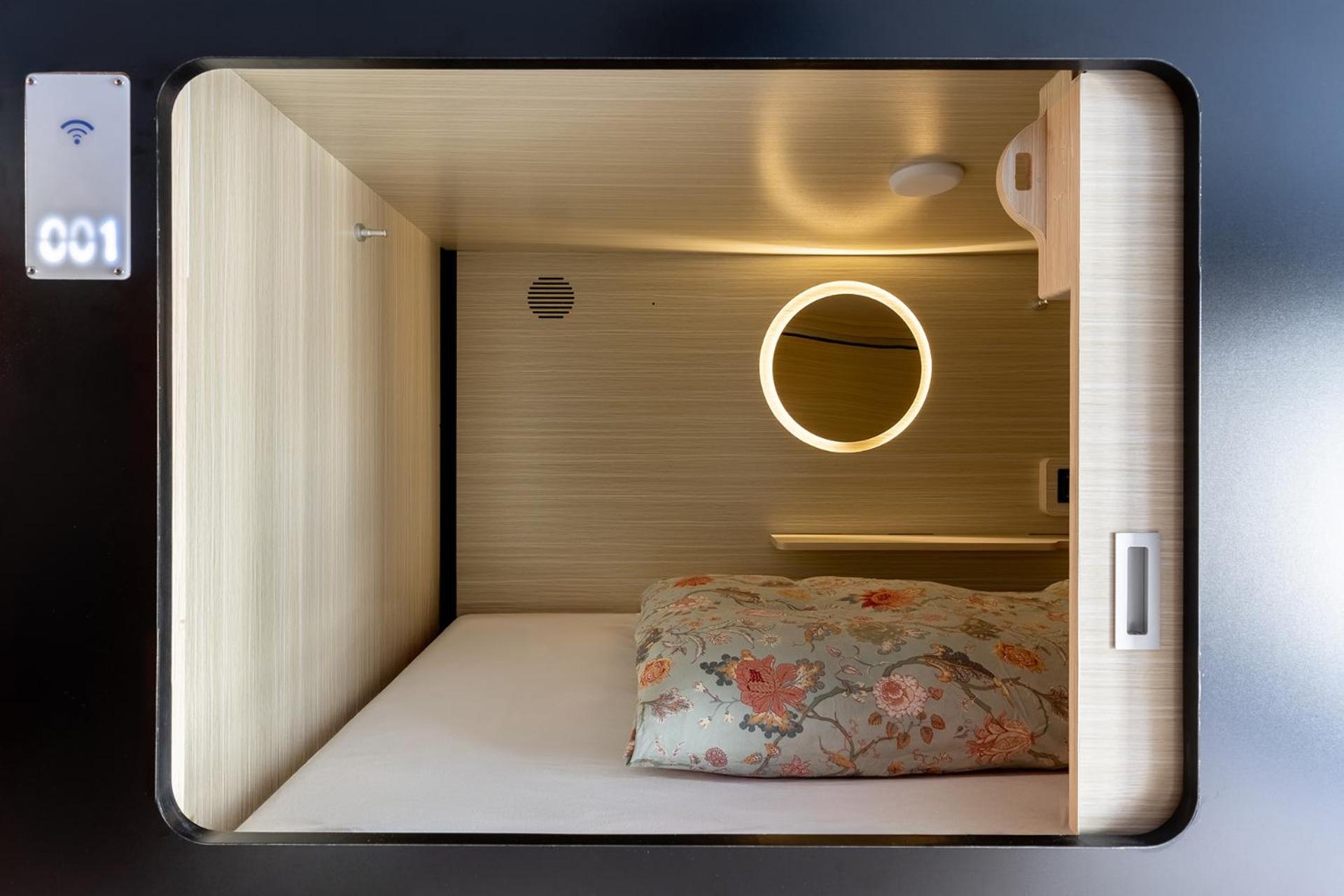 Mue Cubes - Capsule Hotel Basel Luaran gambar