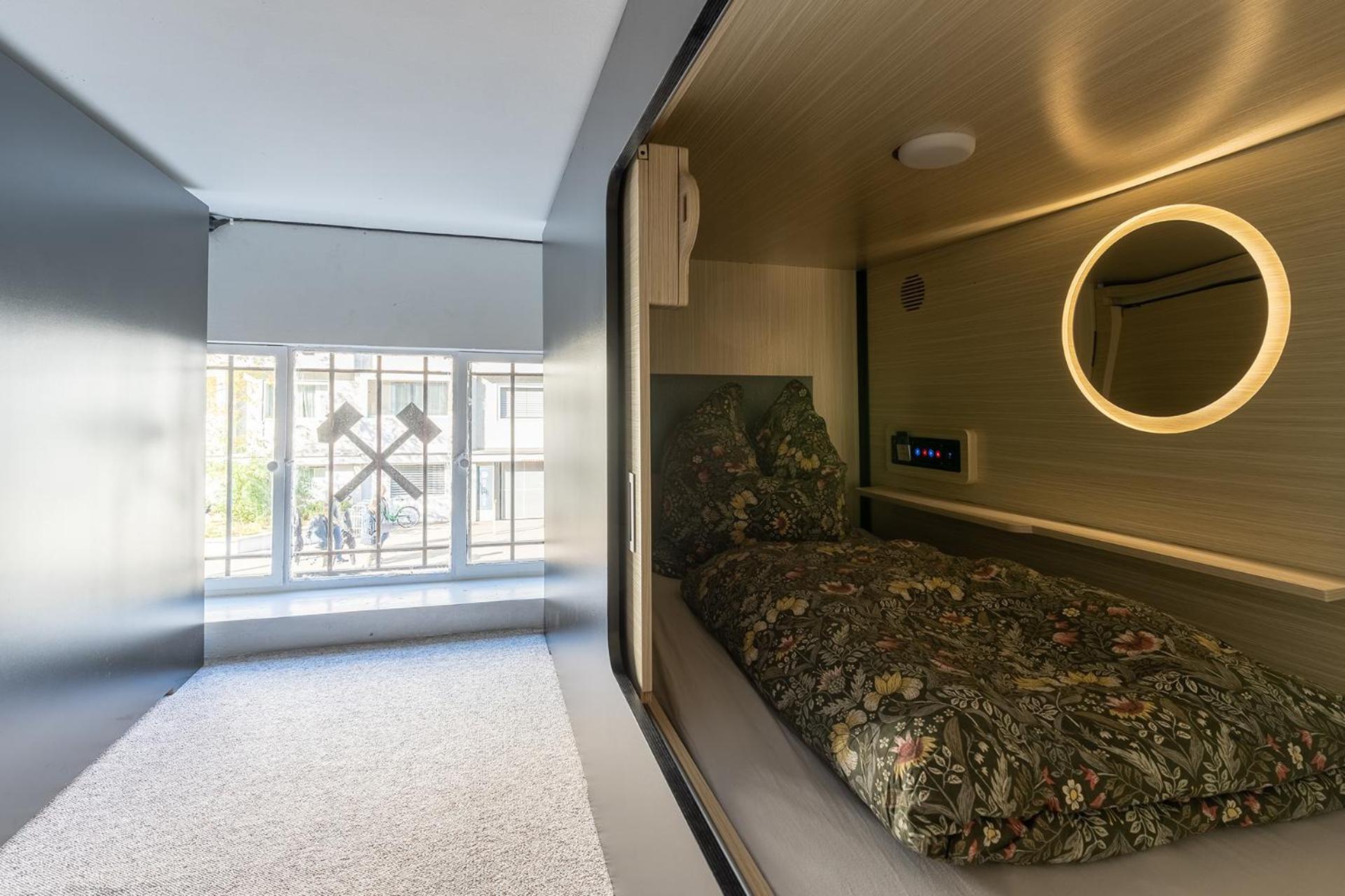 Mue Cubes - Capsule Hotel Basel Luaran gambar