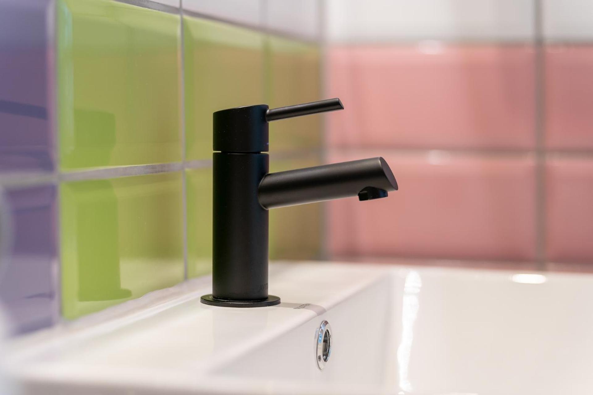 Mue Cubes - Capsule Hotel Basel Luaran gambar