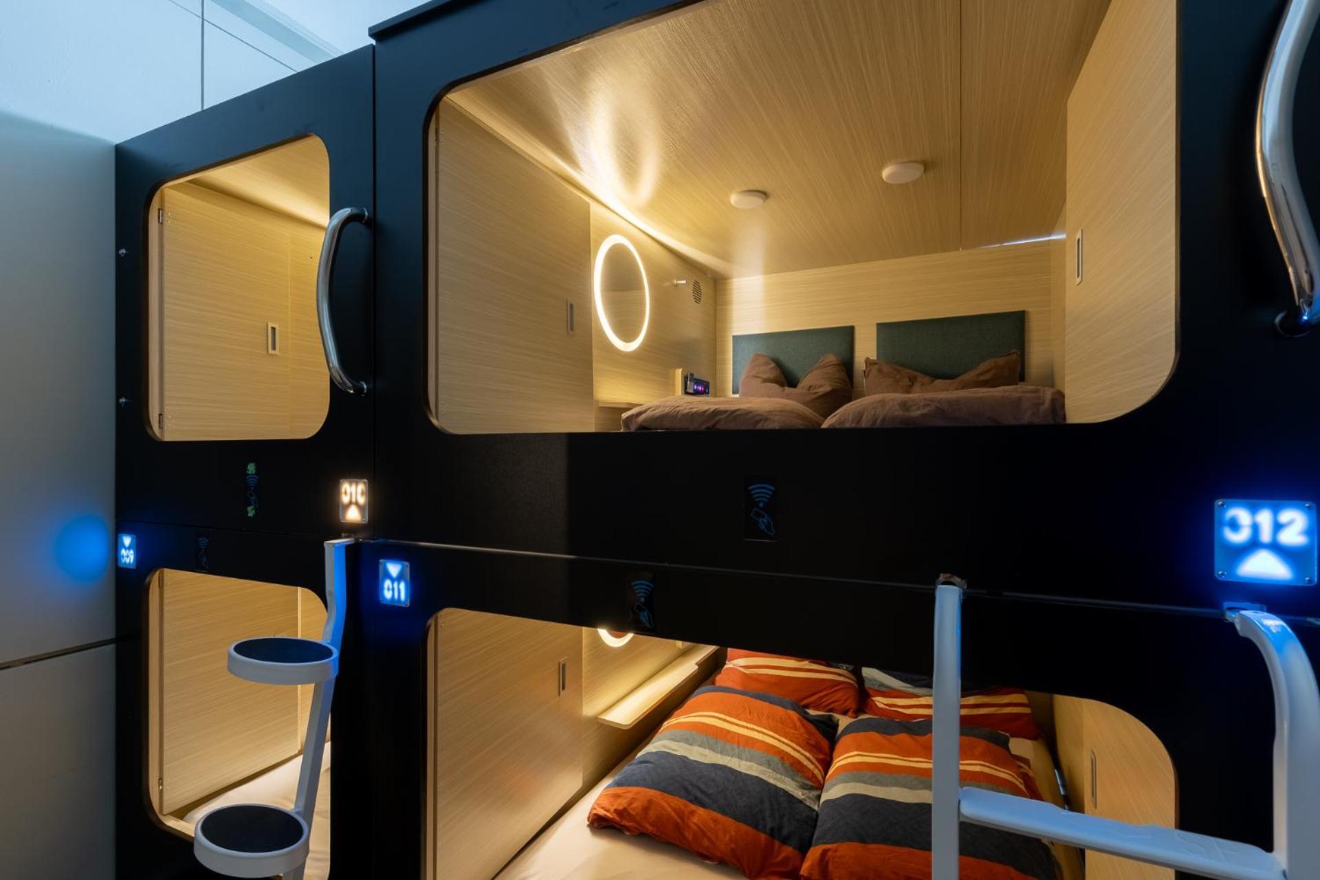Mue Cubes - Capsule Hotel Basel Luaran gambar