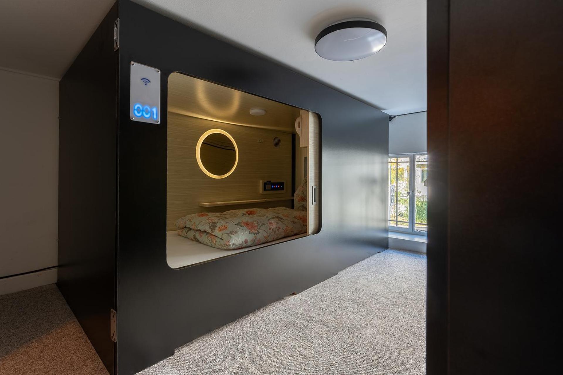 Mue Cubes - Capsule Hotel Basel Luaran gambar
