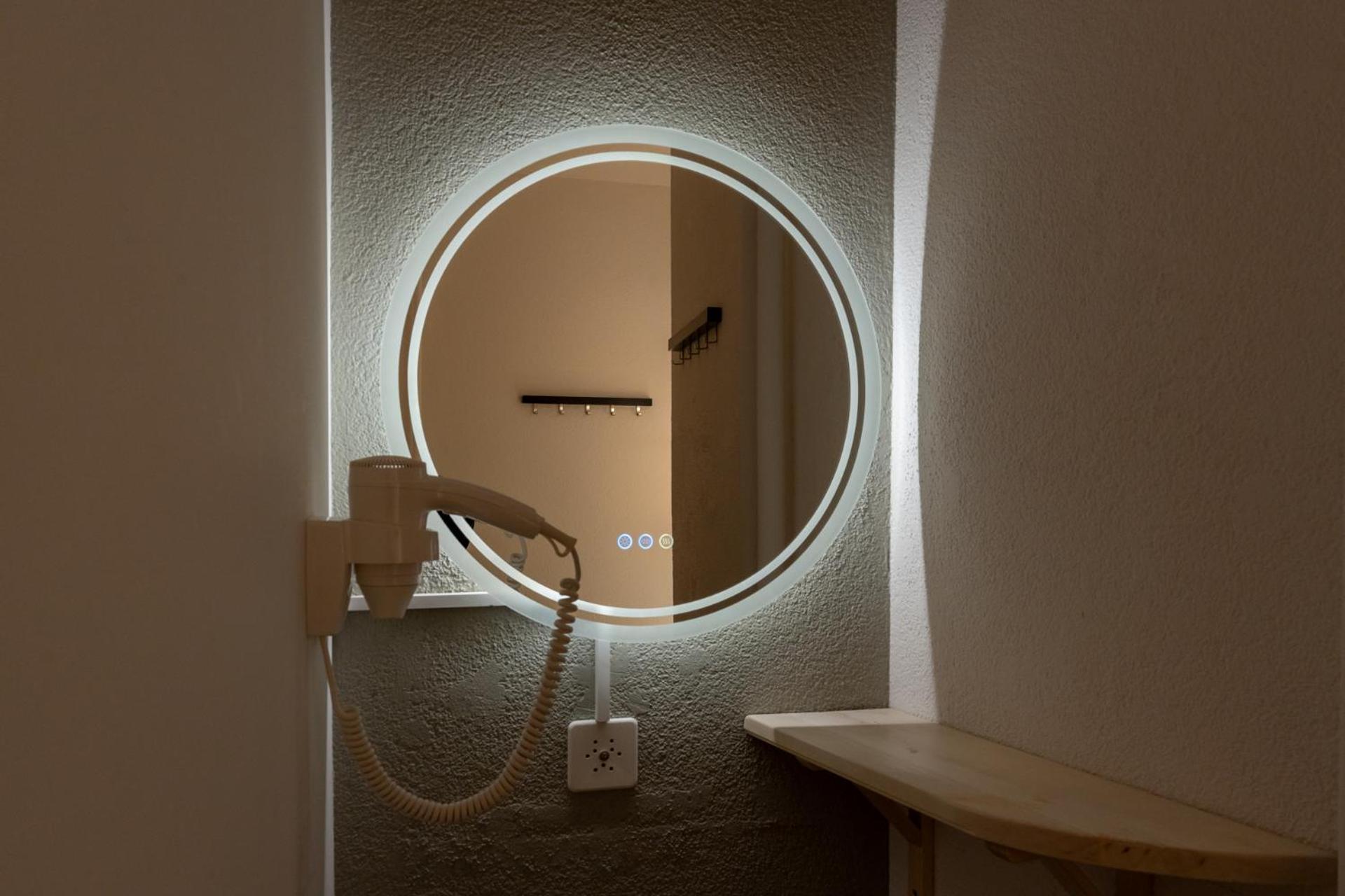 Mue Cubes - Capsule Hotel Basel Luaran gambar