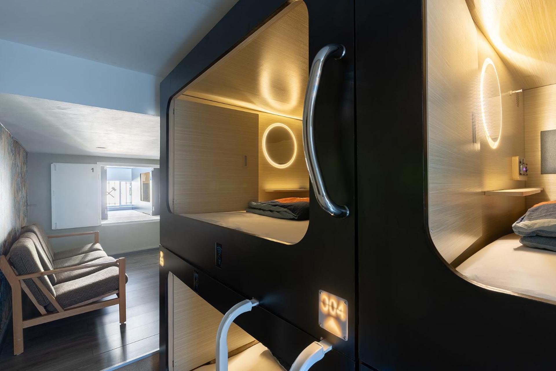 Mue Cubes - Capsule Hotel Basel Luaran gambar