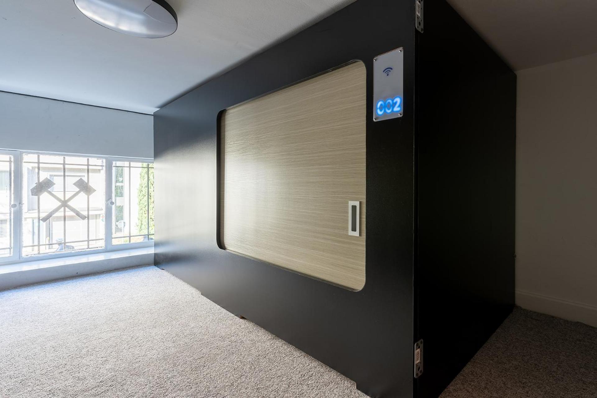 Mue Cubes - Capsule Hotel Basel Luaran gambar