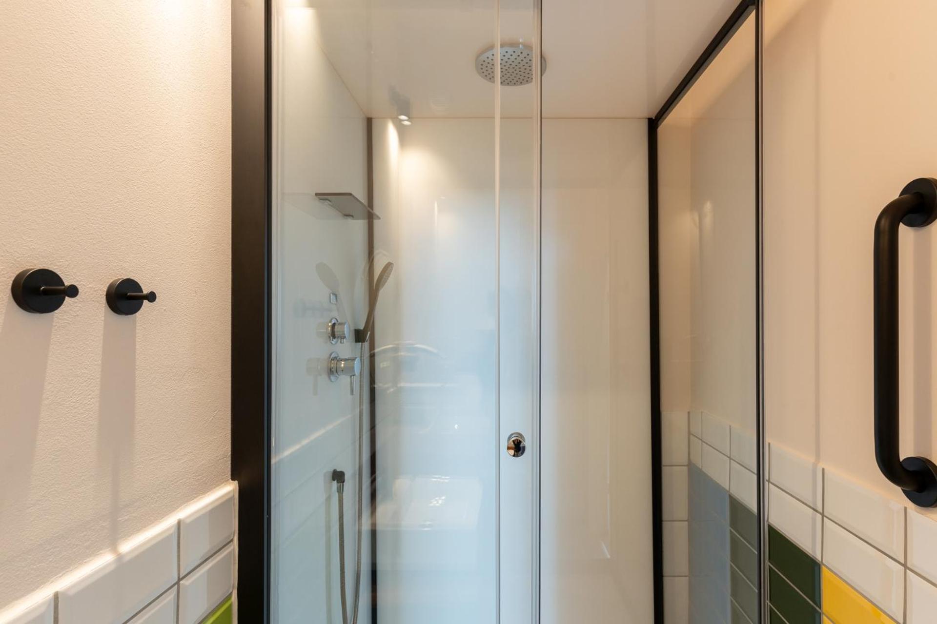 Mue Cubes - Capsule Hotel Basel Luaran gambar