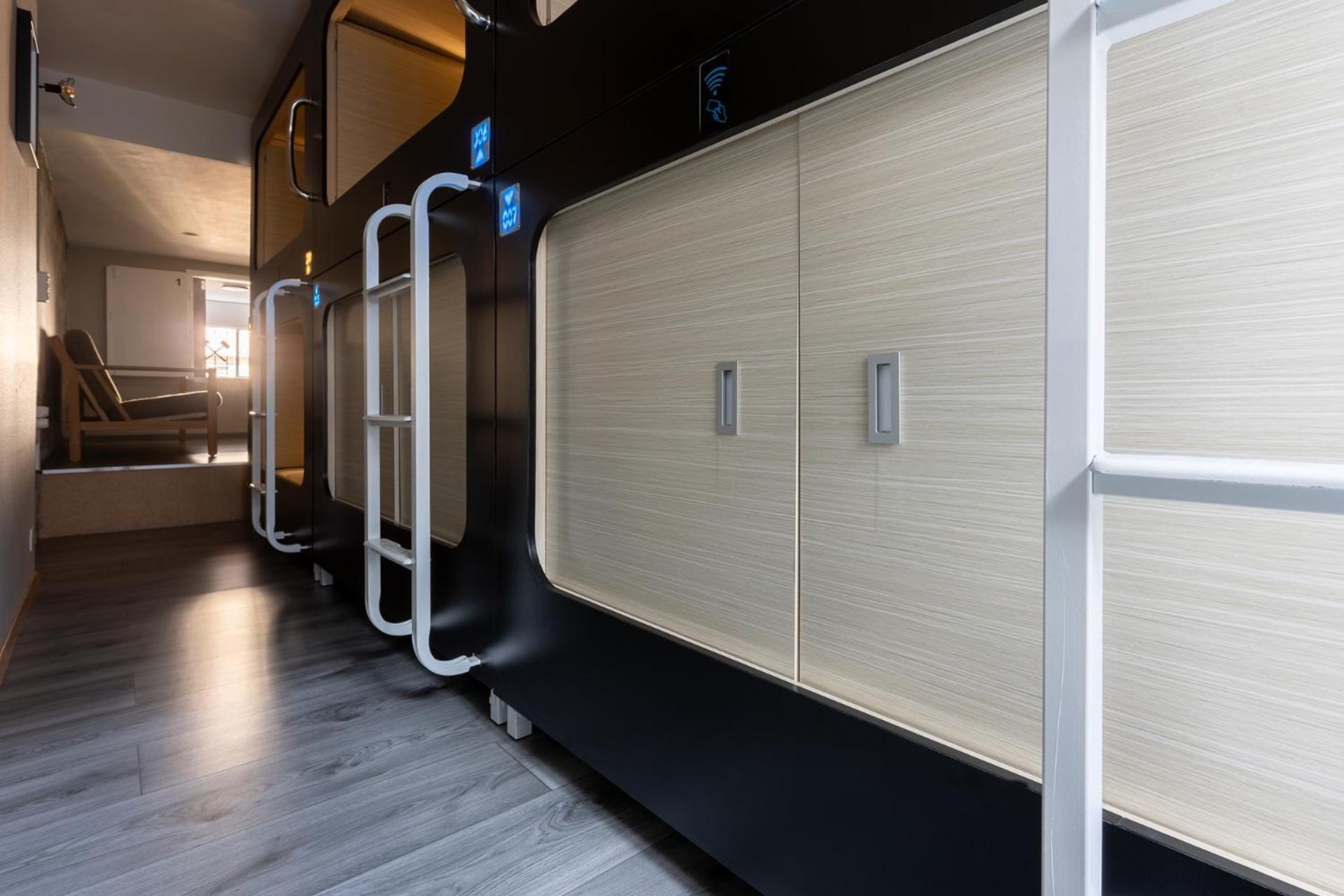 Mue Cubes - Capsule Hotel Basel Luaran gambar